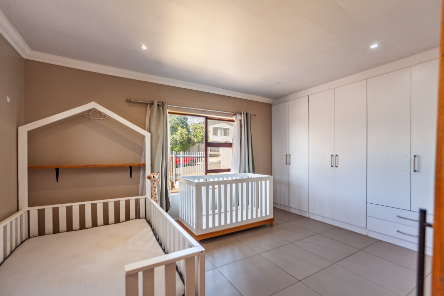 To Let 5 Bedroom Property for Rent in Door De Kraal Western Cape